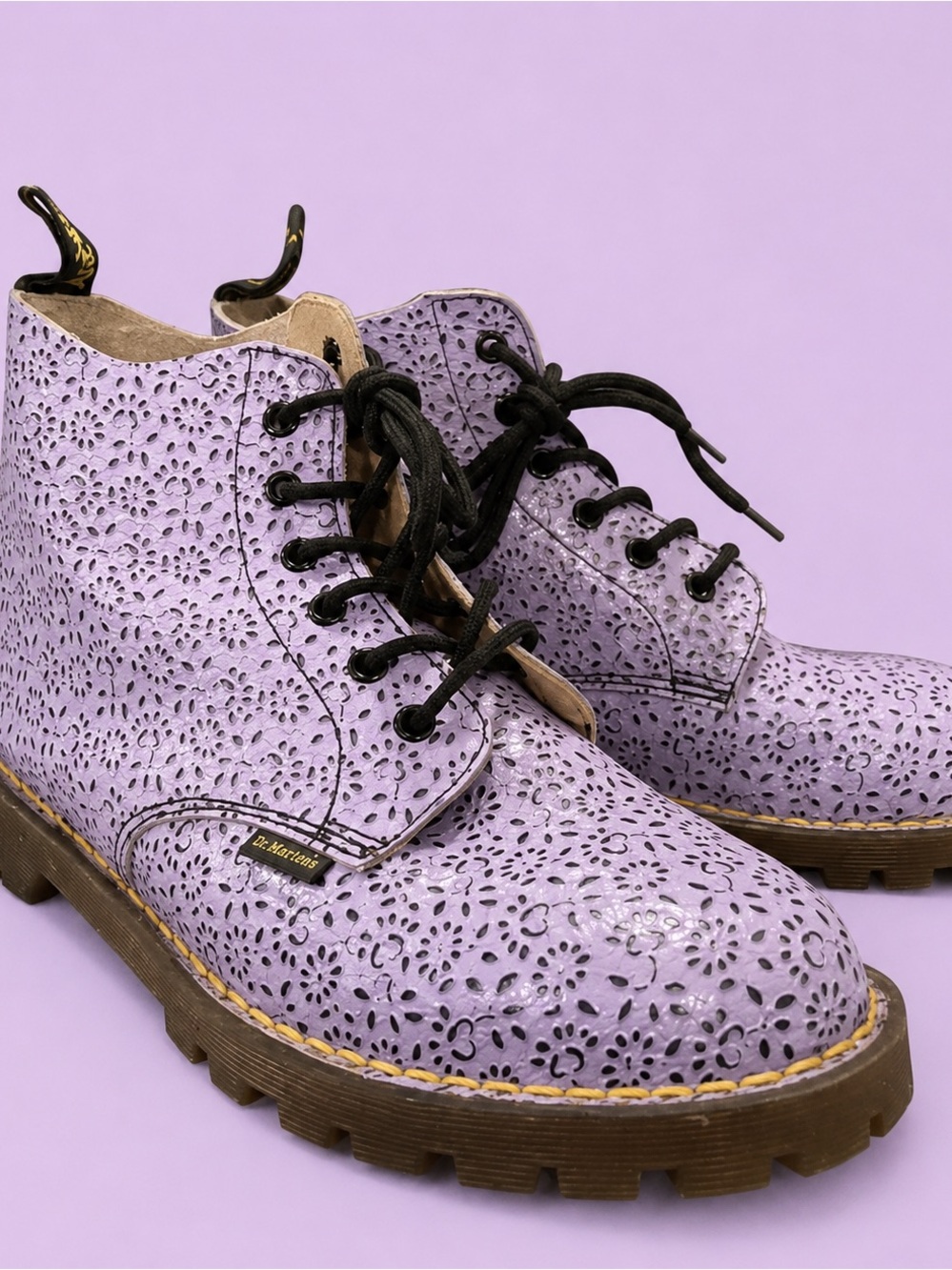 Dr. Martens VTG 80s Made In England Thistle/Floral Etching Women’s size 8 RARE!